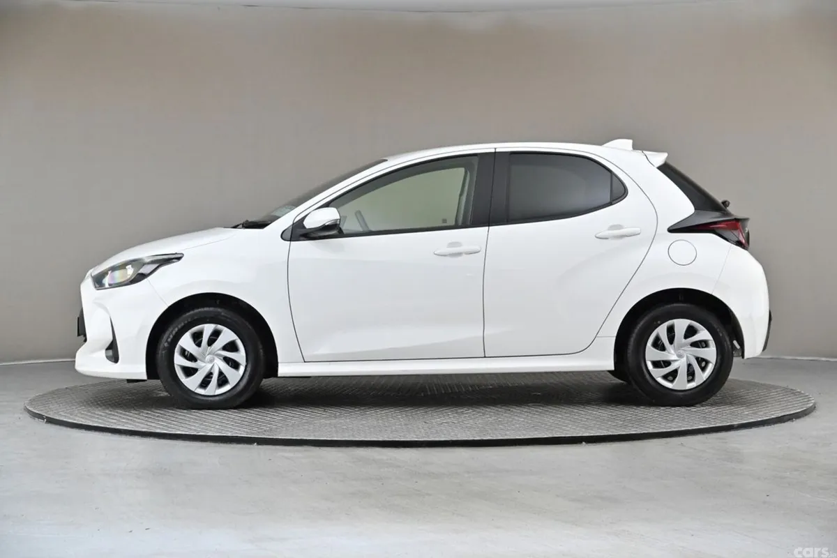 Toyota Yaris Hatchback, Petrol Hybrid, 2023, White