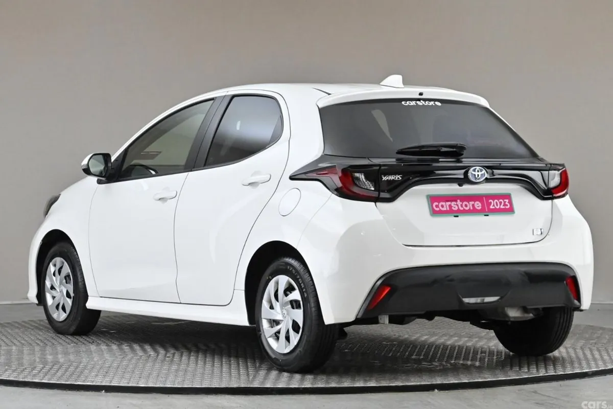 Toyota Yaris Hatchback, Petrol Hybrid, 2023, White