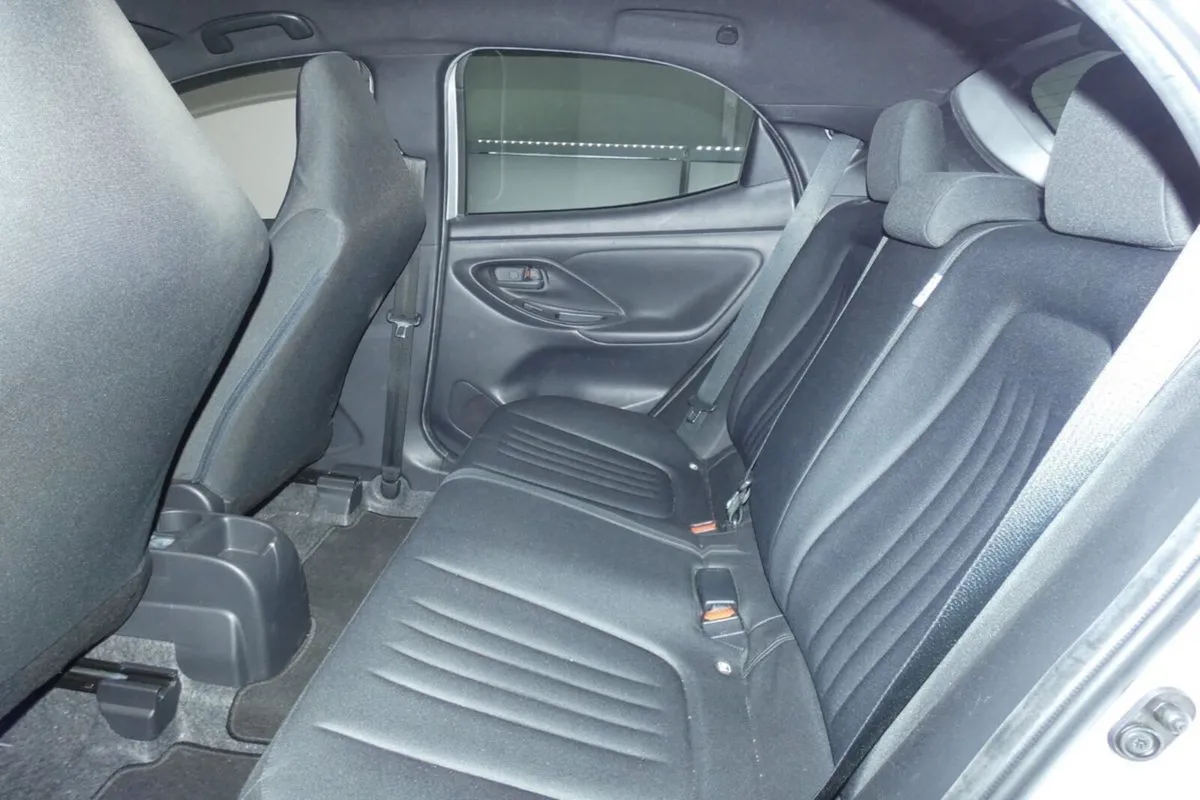 Toyota Yaris Hatchback, Petrol Hybrid, 2023, White