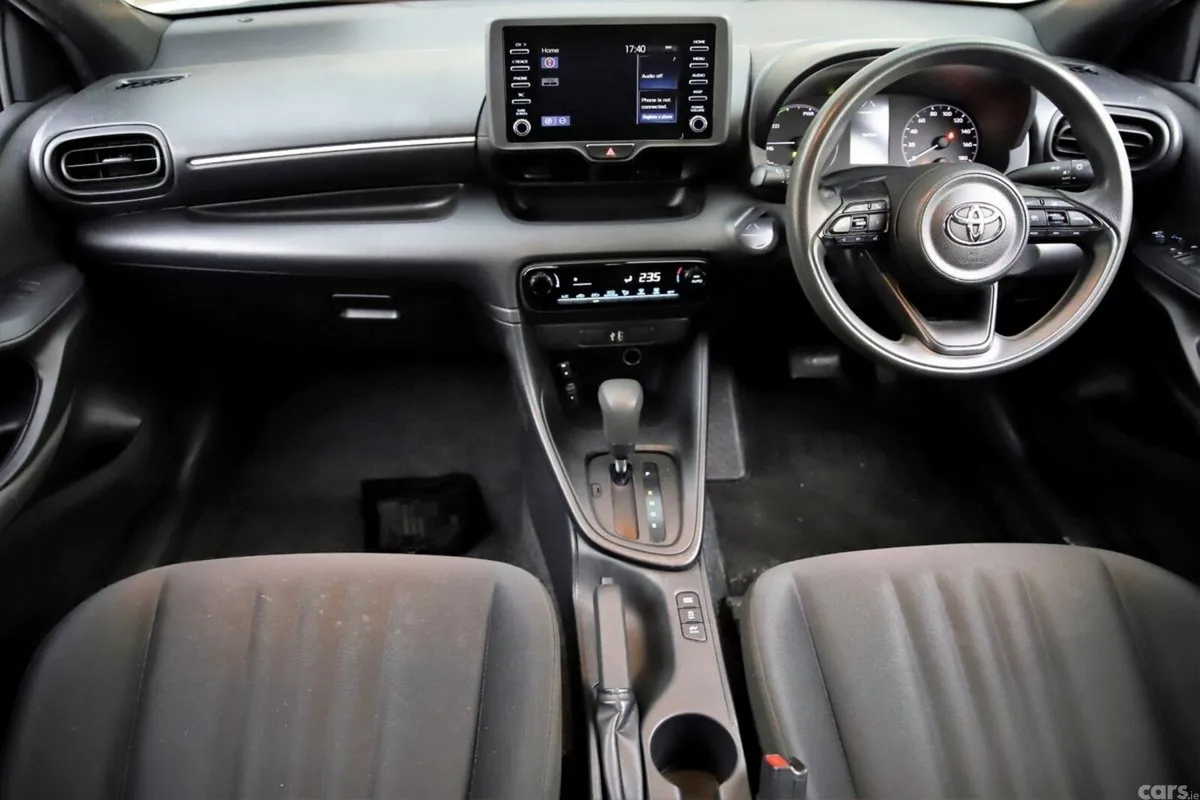 Toyota Yaris Hatchback, Petrol Hybrid, 2023, White