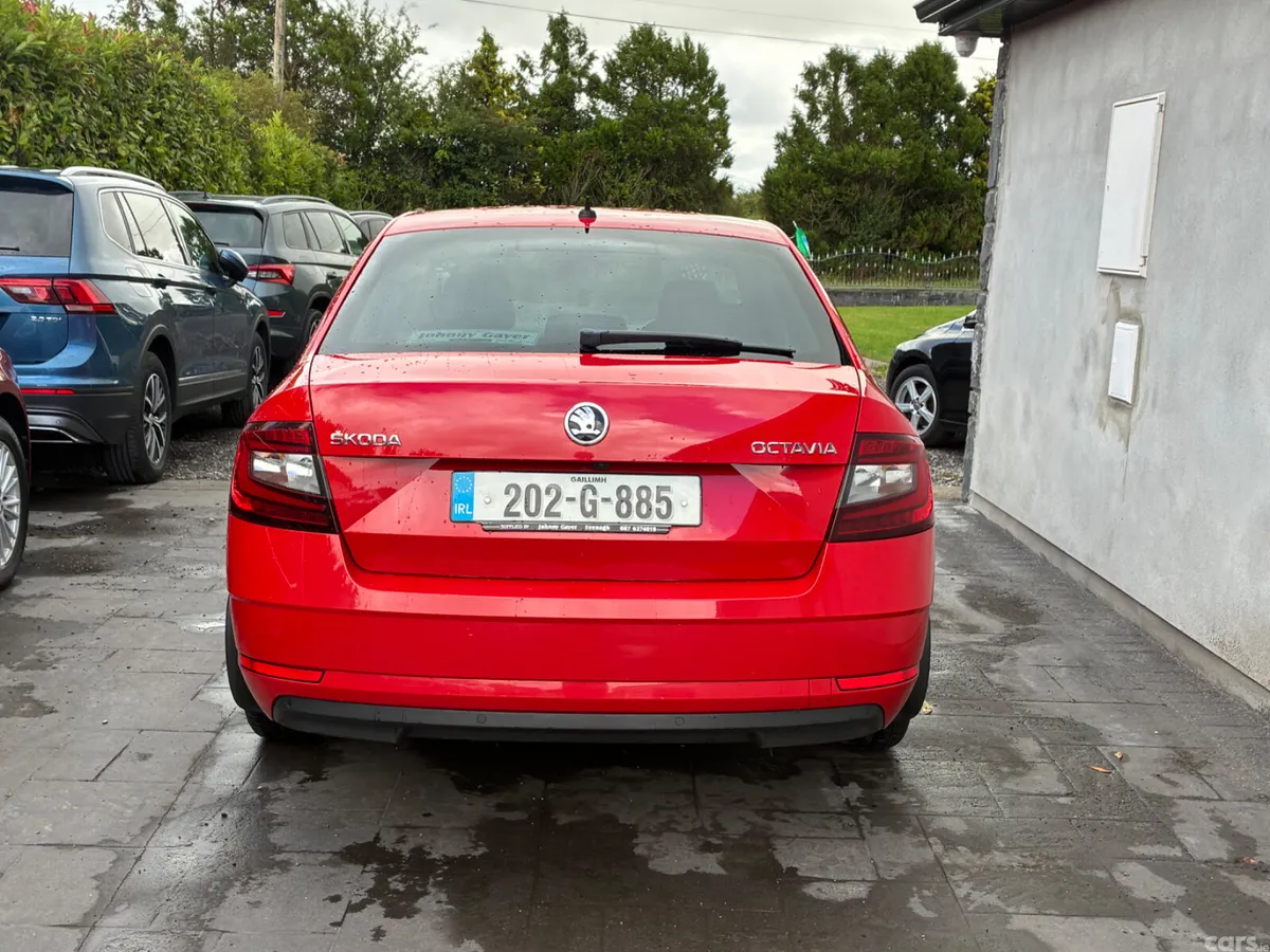 Skoda Octavia Saloon, Diesel, 2020, Red