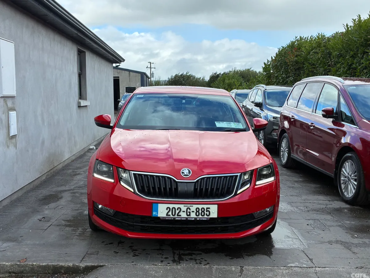 Skoda Octavia Saloon, Diesel, 2020, Red