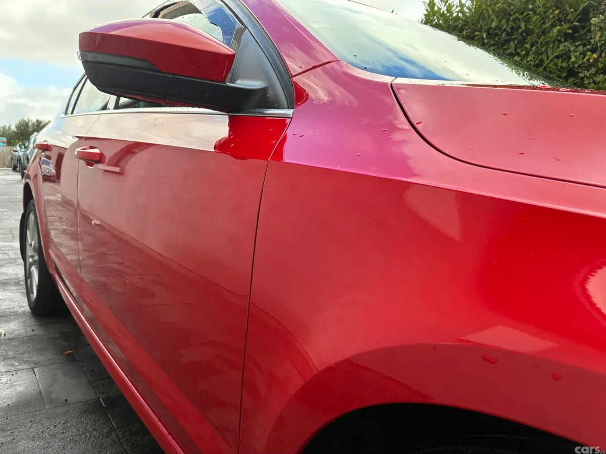 Skoda Octavia Saloon, Diesel, 2020, Red