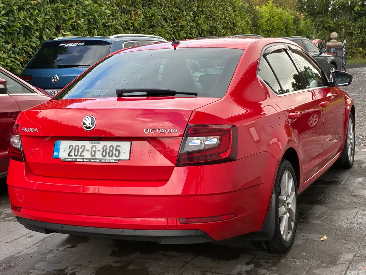 Skoda Octavia Saloon, Diesel, 2020, Red