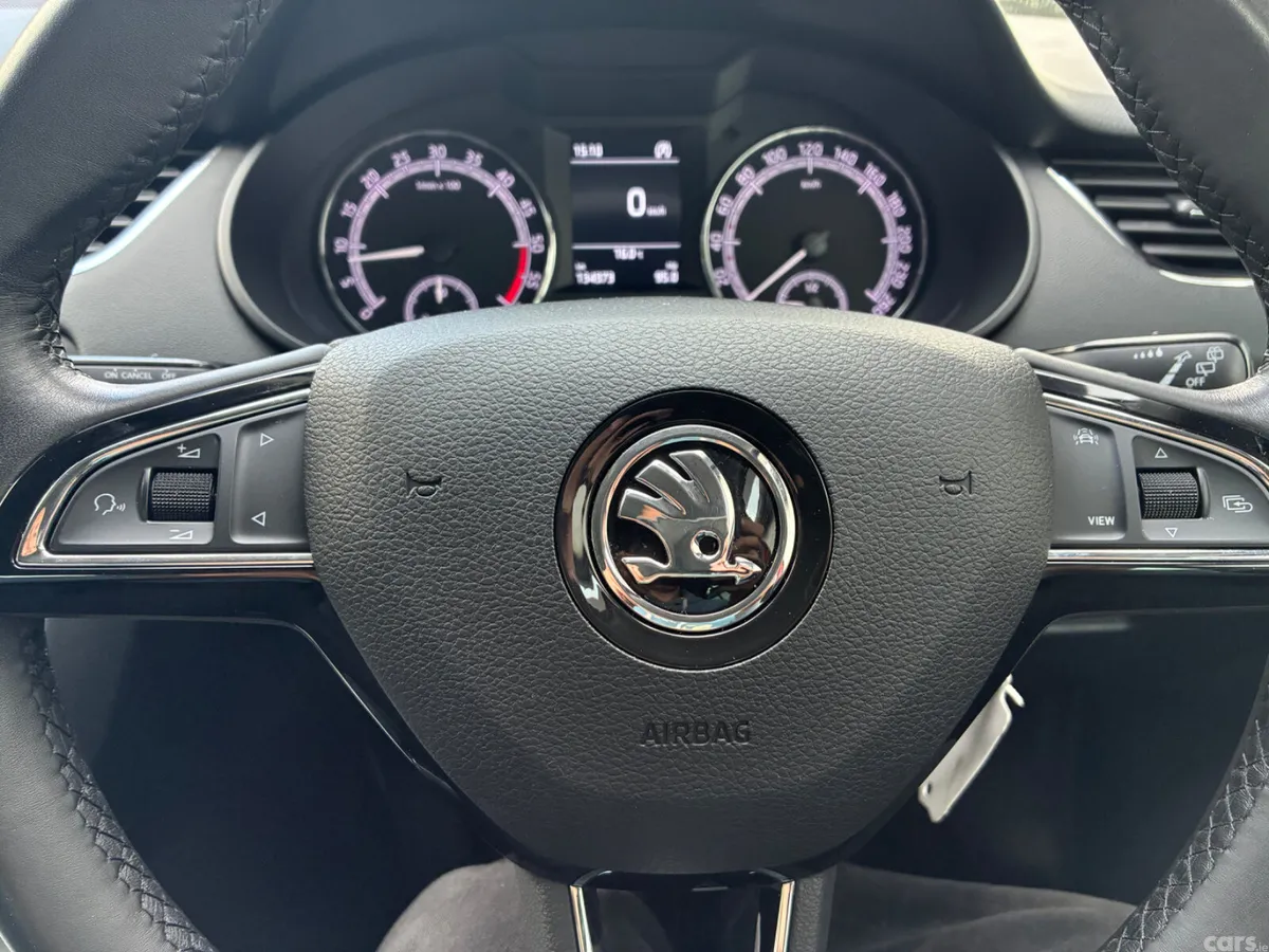 Skoda Octavia Saloon, Diesel, 2020, Red