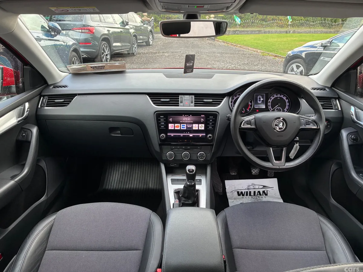 Skoda Octavia Saloon, Diesel, 2020, Red