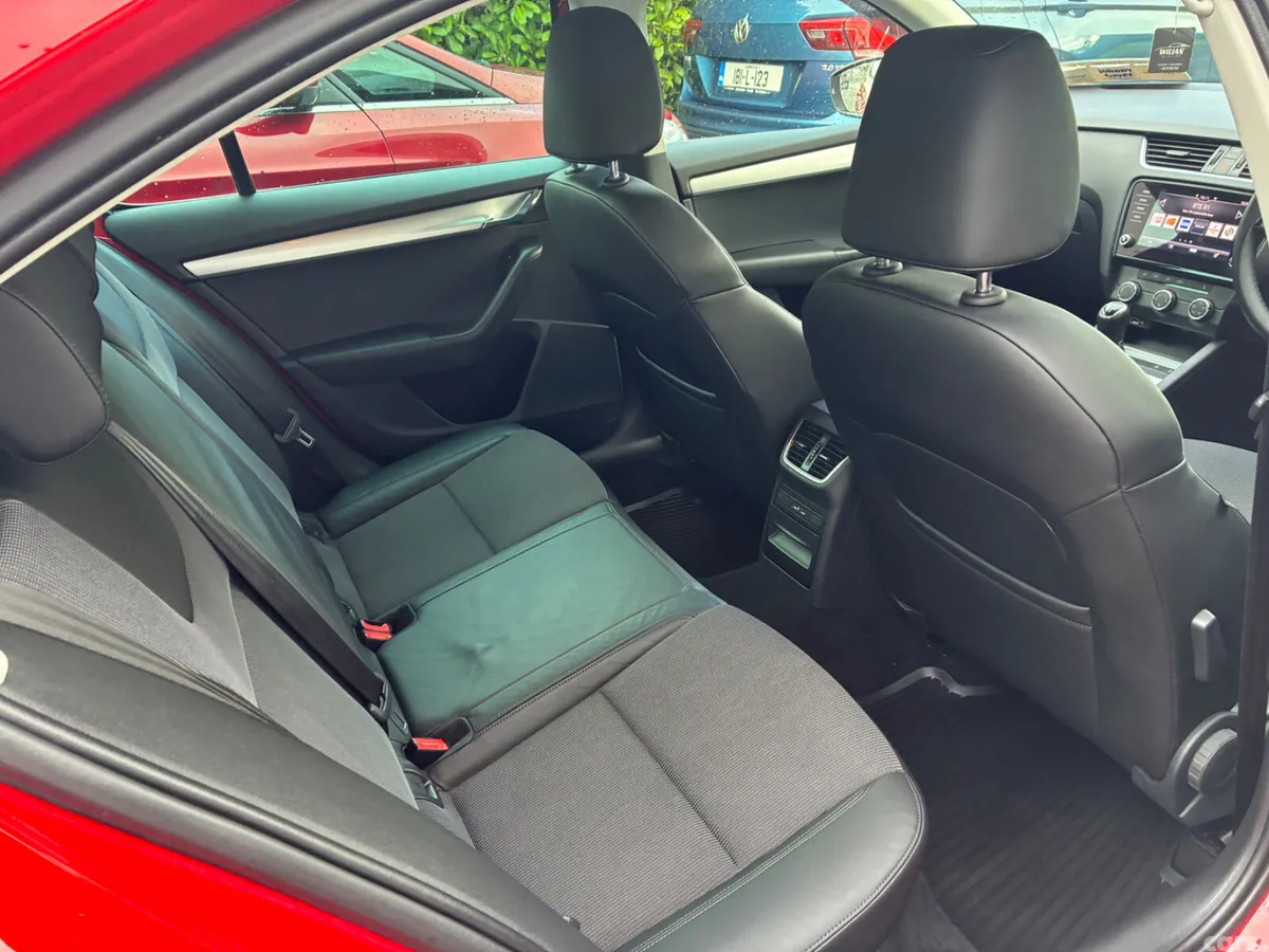 Skoda Octavia Saloon, Diesel, 2020, Red