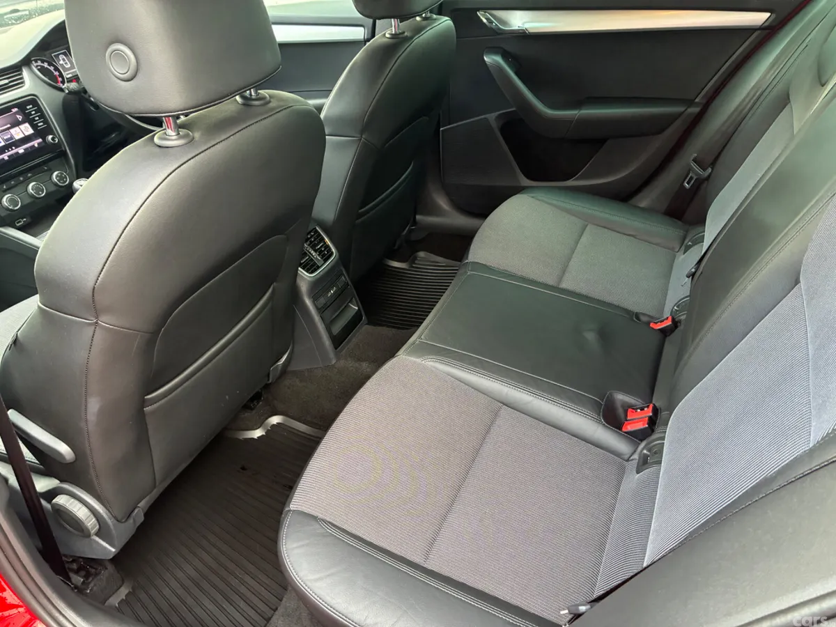 Skoda Octavia Saloon, Diesel, 2020, Red