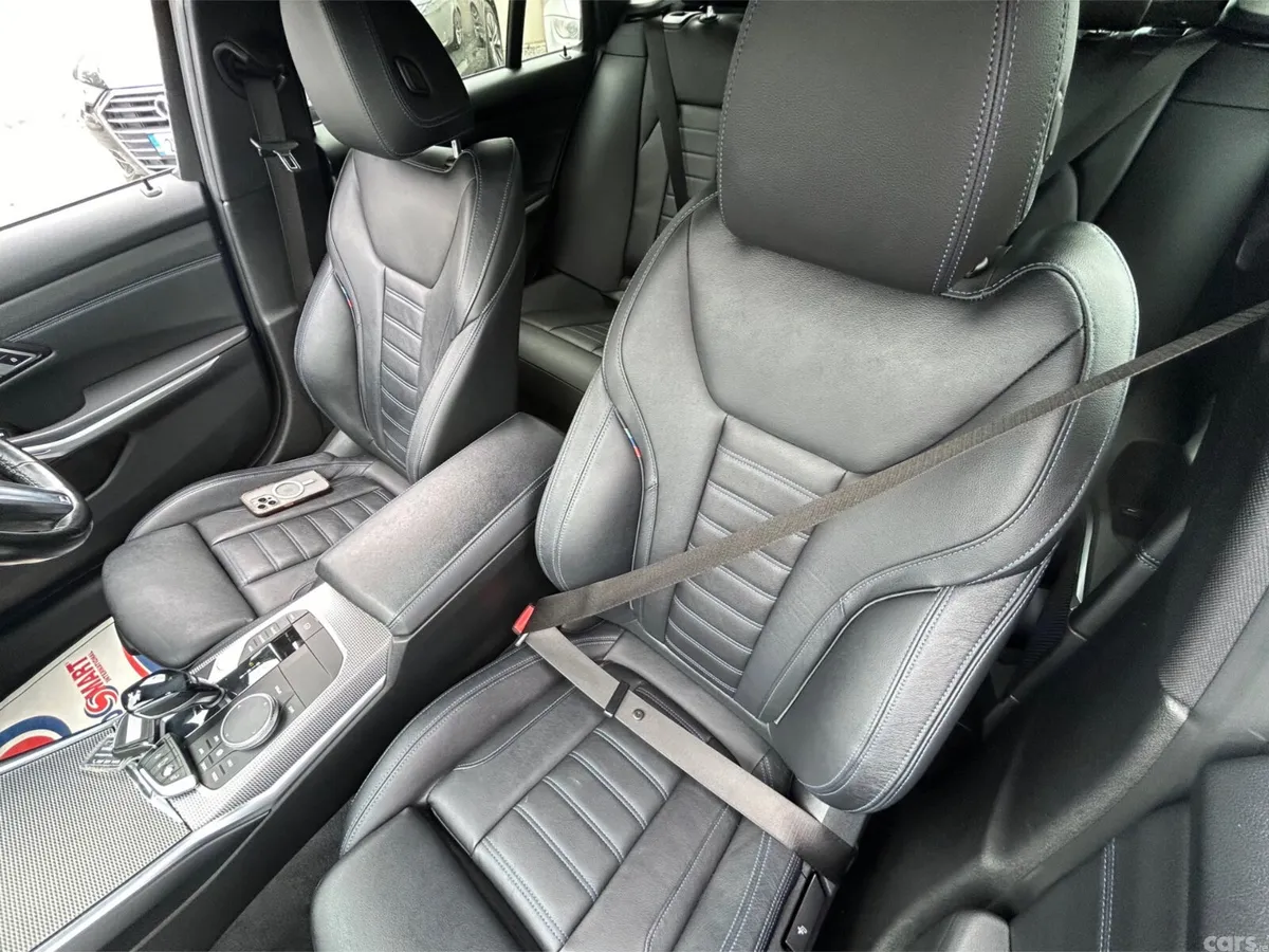 BMW 3-Series Estate/Jeep, Diesel, 2021, Blue