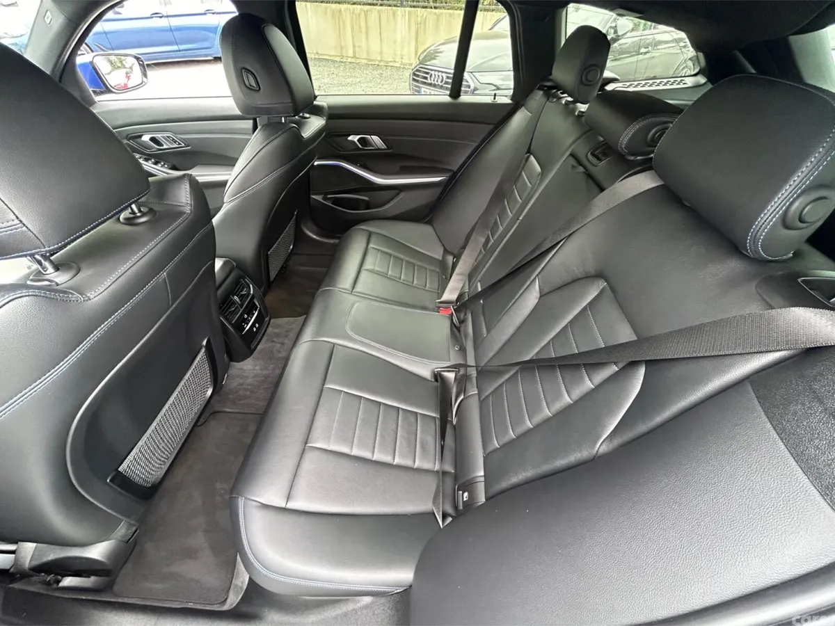 BMW 3-Series Estate/Jeep, Diesel, 2021, Blue