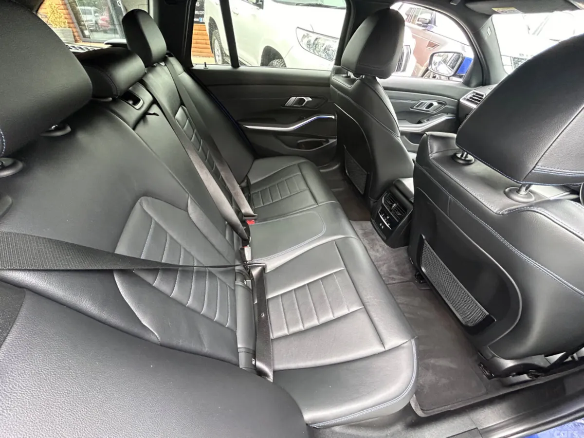 BMW 3-Series Estate/Jeep, Diesel, 2021, Blue
