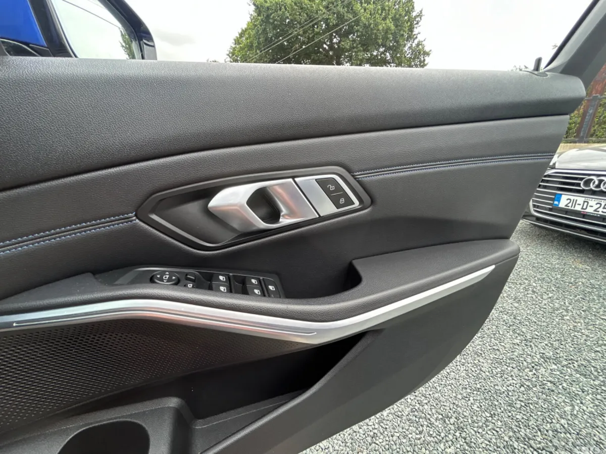 BMW 3-Series Estate/Jeep, Diesel, 2021, Blue