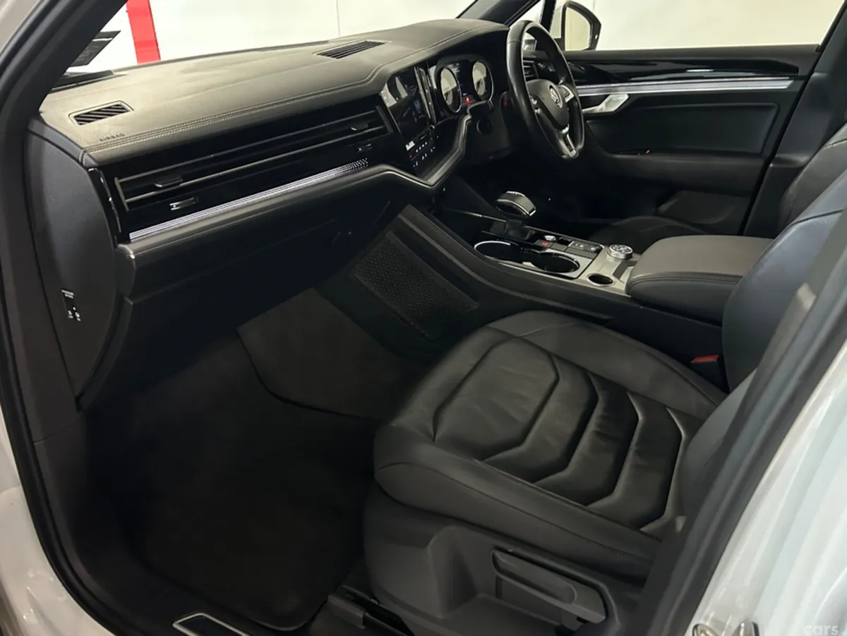 Volkswagen Touareg SUV, Diesel, 2019, White
