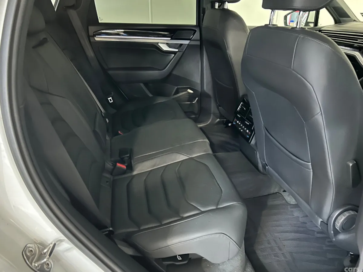 Volkswagen Touareg SUV, Diesel, 2019, White