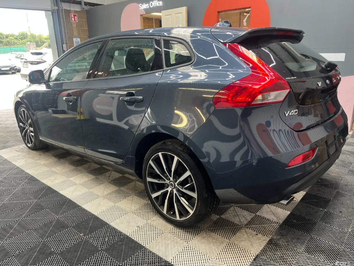 Volvo V40 Estate, Diesel, 2017, Grey