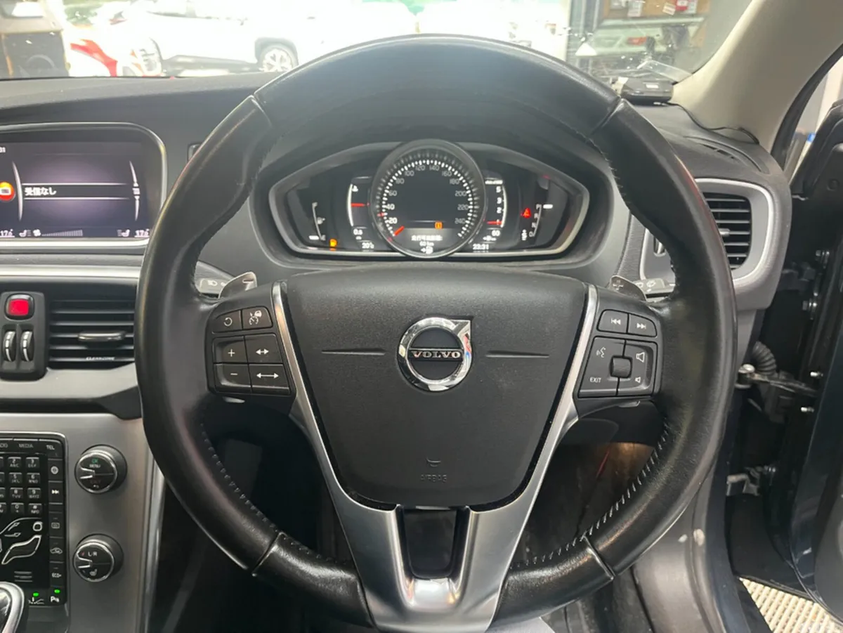 Volvo V40 Estate, Diesel, 2017, Grey