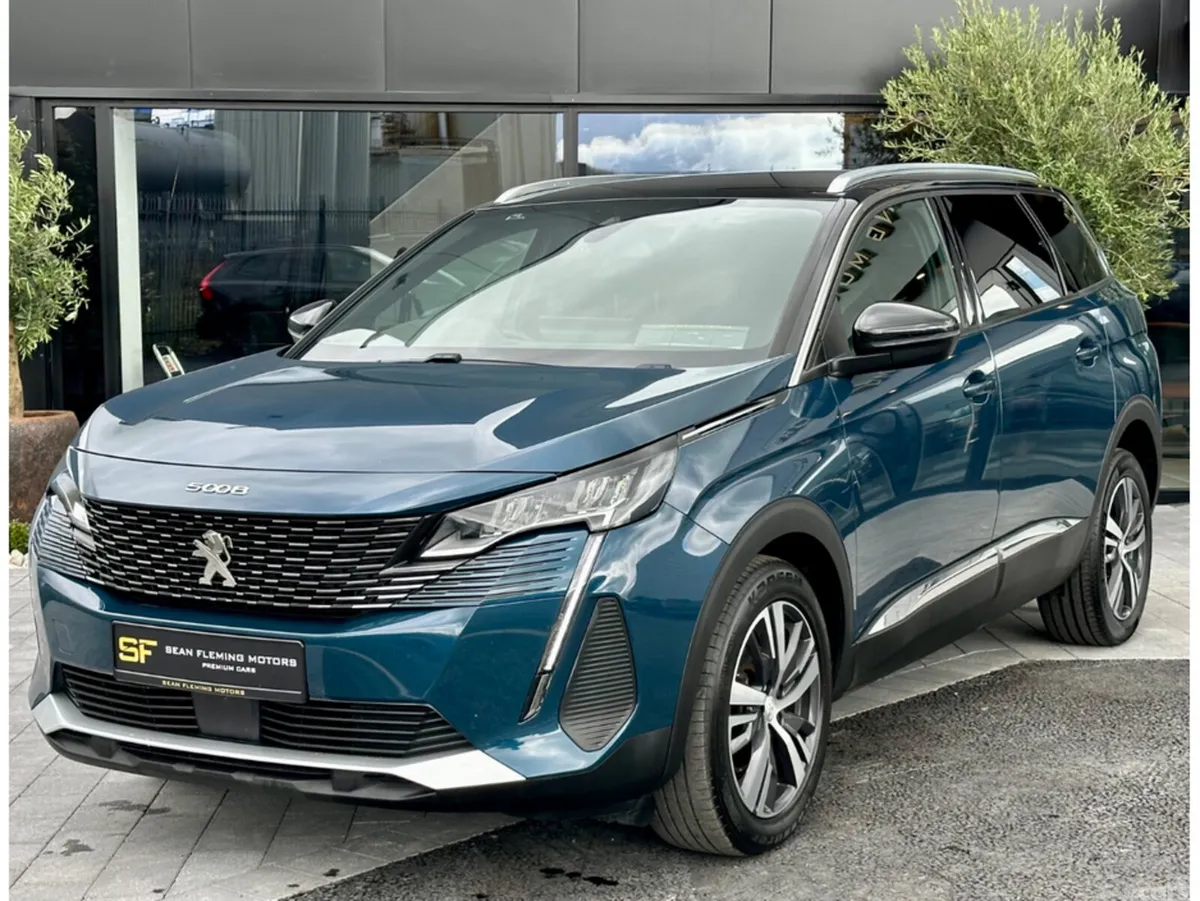 Peugeot 5008 MPV, Diesel, 2024, Blue