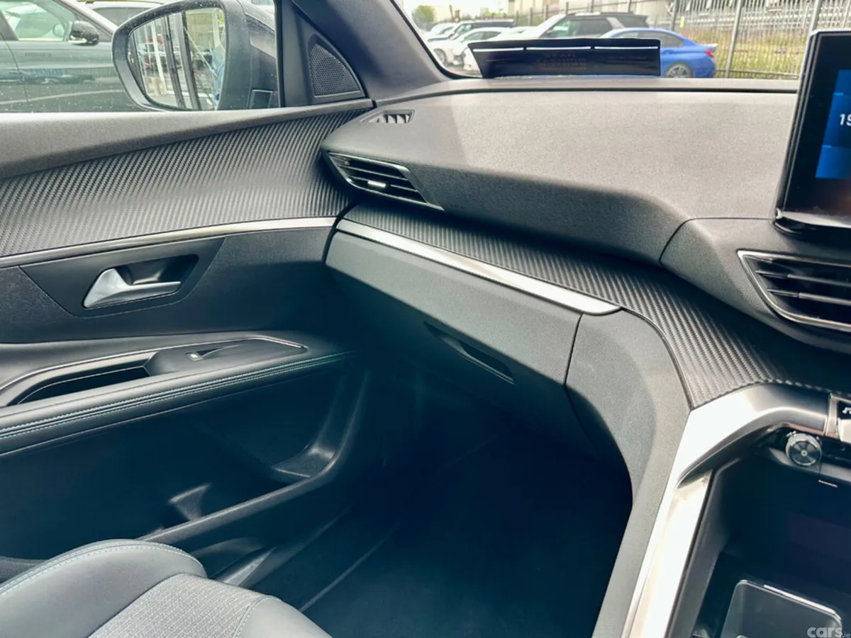 Peugeot 5008 MPV, Diesel, 2024, Blue