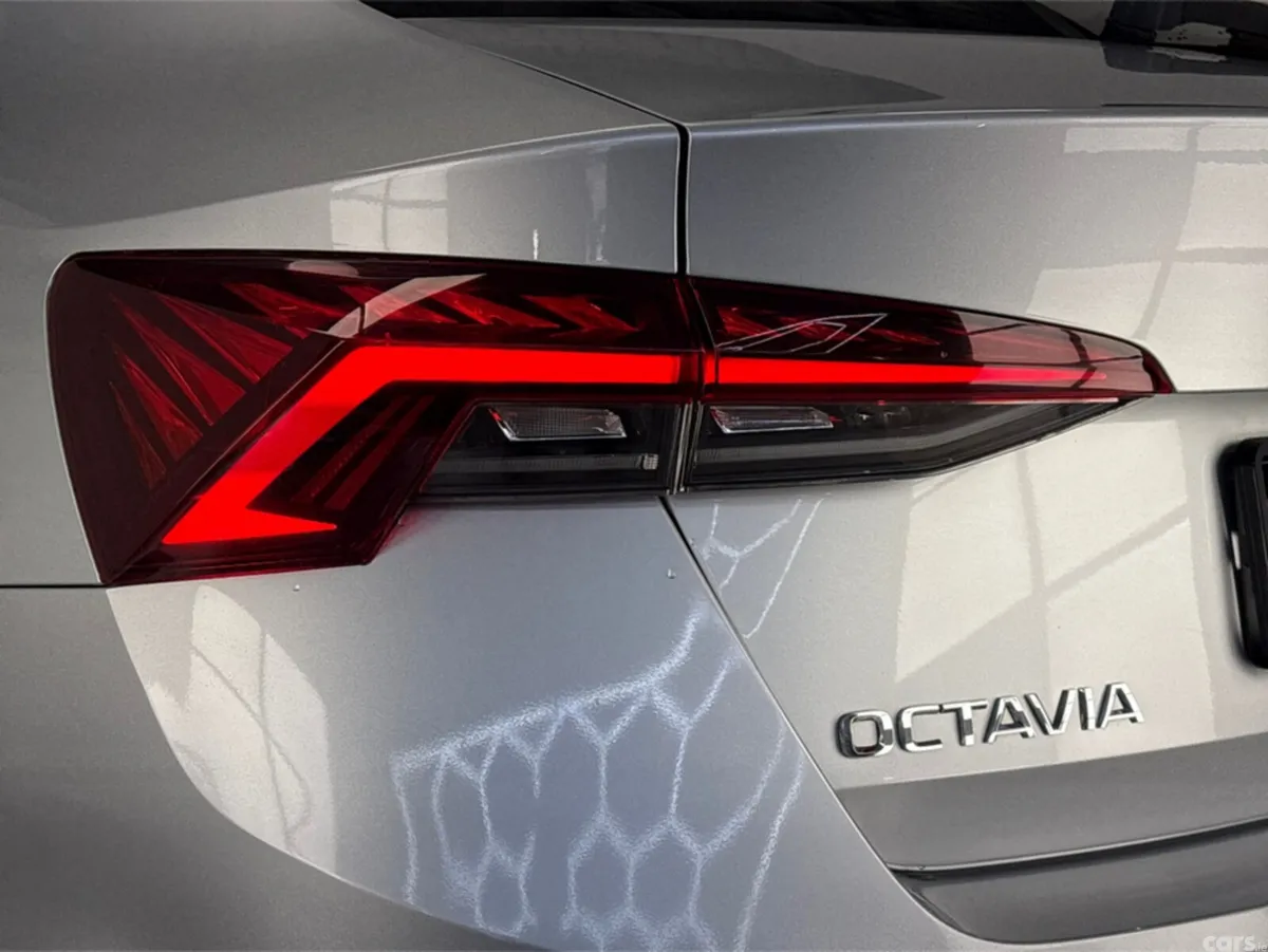 Skoda Octavia Saloon, Diesel, 2022, Grey