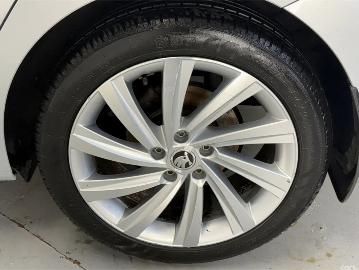 Skoda Octavia Saloon, Diesel, 2022, Grey