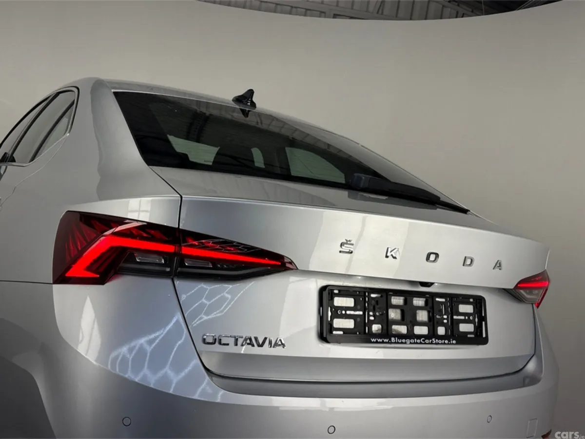 Skoda Octavia Saloon, Diesel, 2022, Grey
