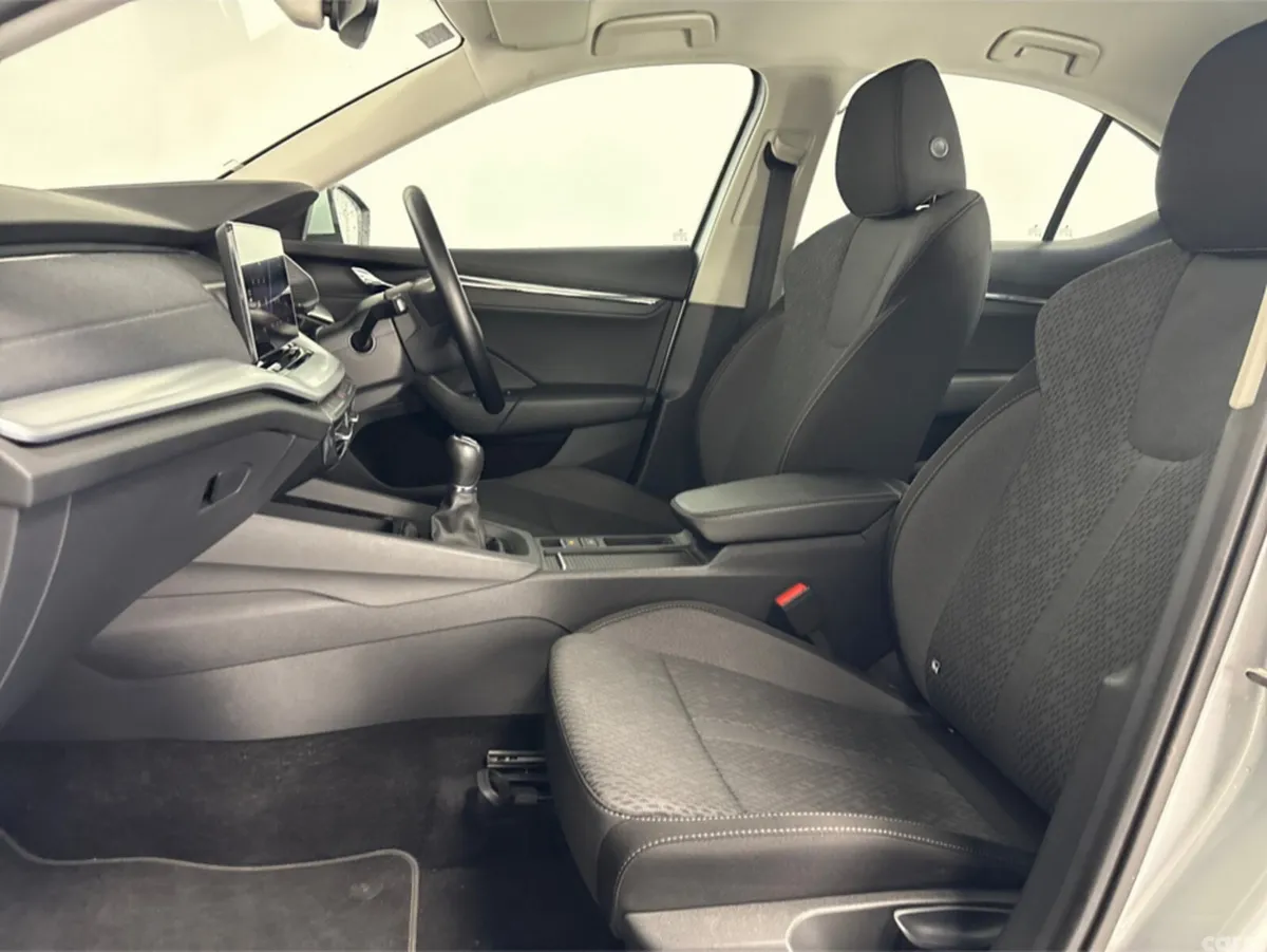 Skoda Octavia Saloon, Diesel, 2022, Grey