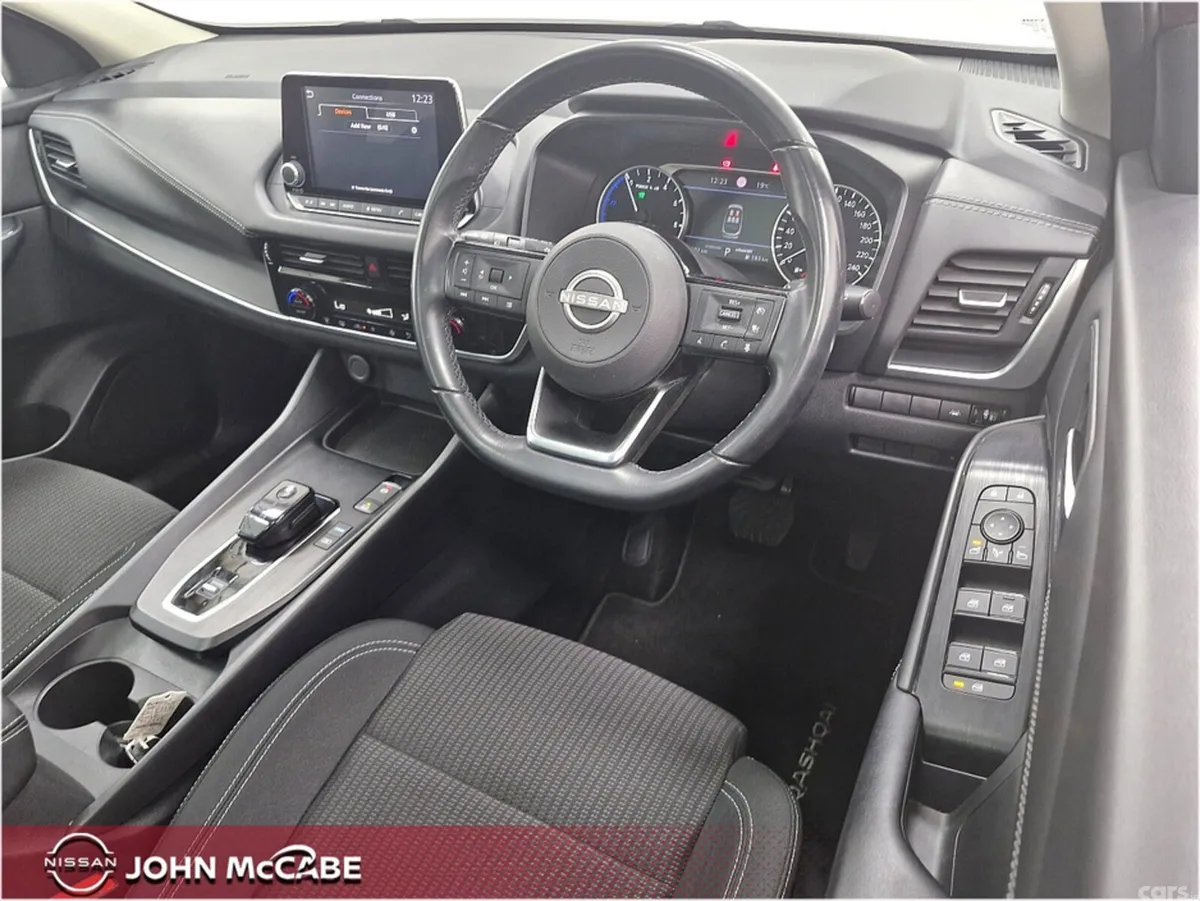Nissan Qashqai MPV, Petrol Hybrid, 2024, Red