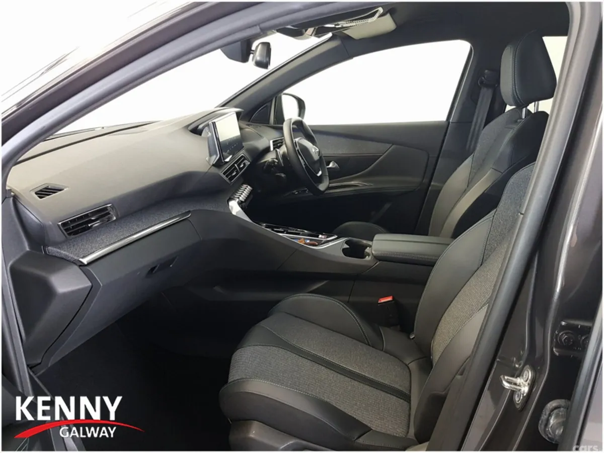 Peugeot 3008 MPV, Diesel, 2023, Grey