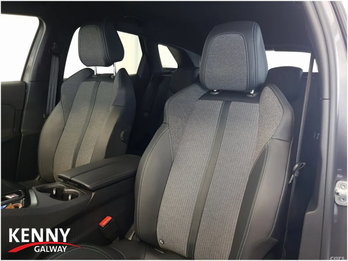 Peugeot 3008 MPV, Diesel, 2023, Grey