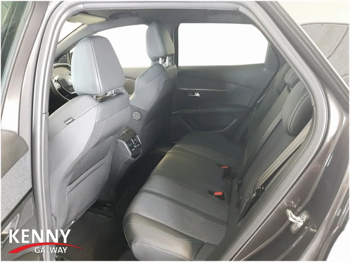 Peugeot 3008 MPV, Diesel, 2023, Grey