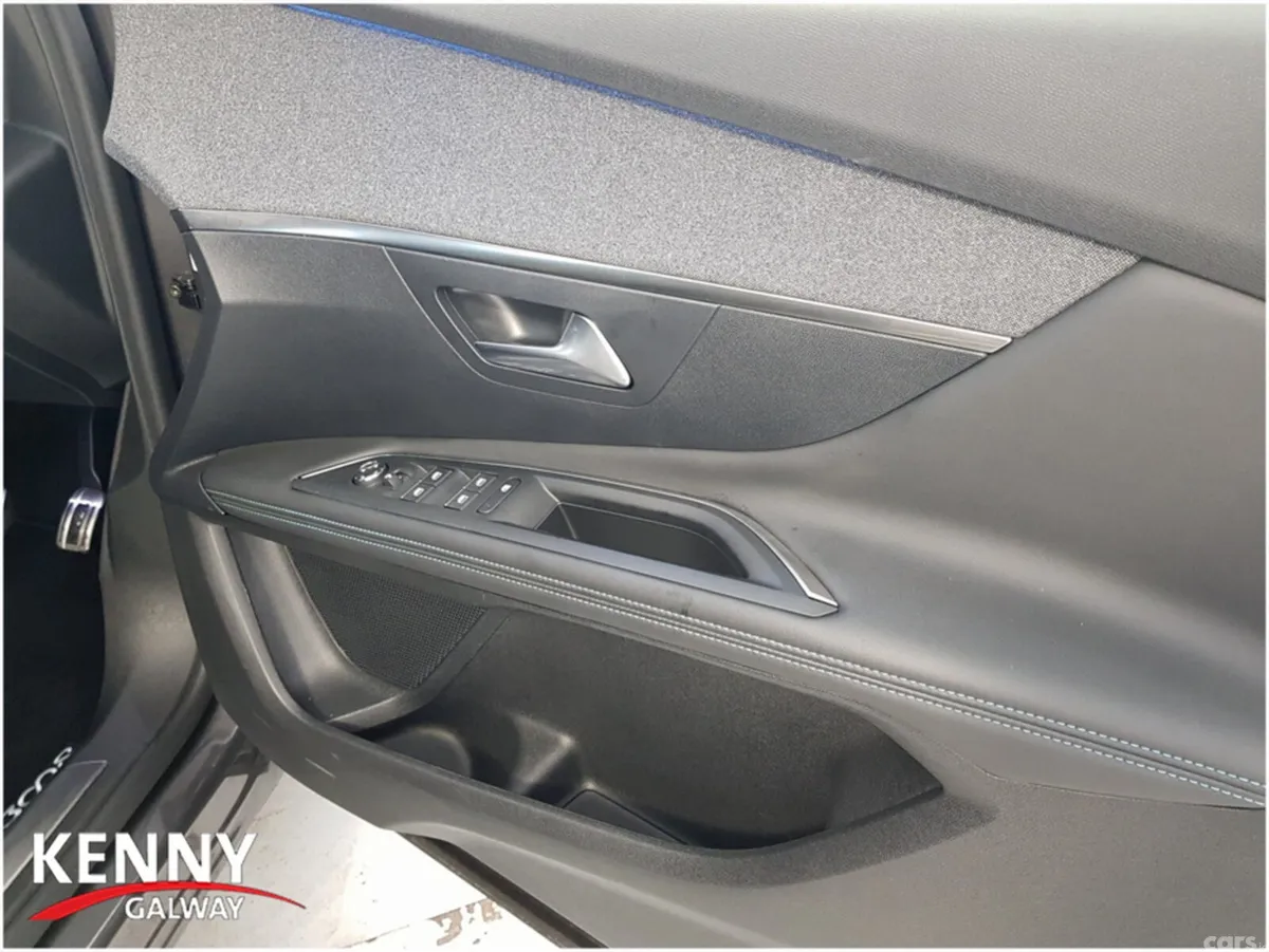 Peugeot 3008 MPV, Diesel, 2023, Grey
