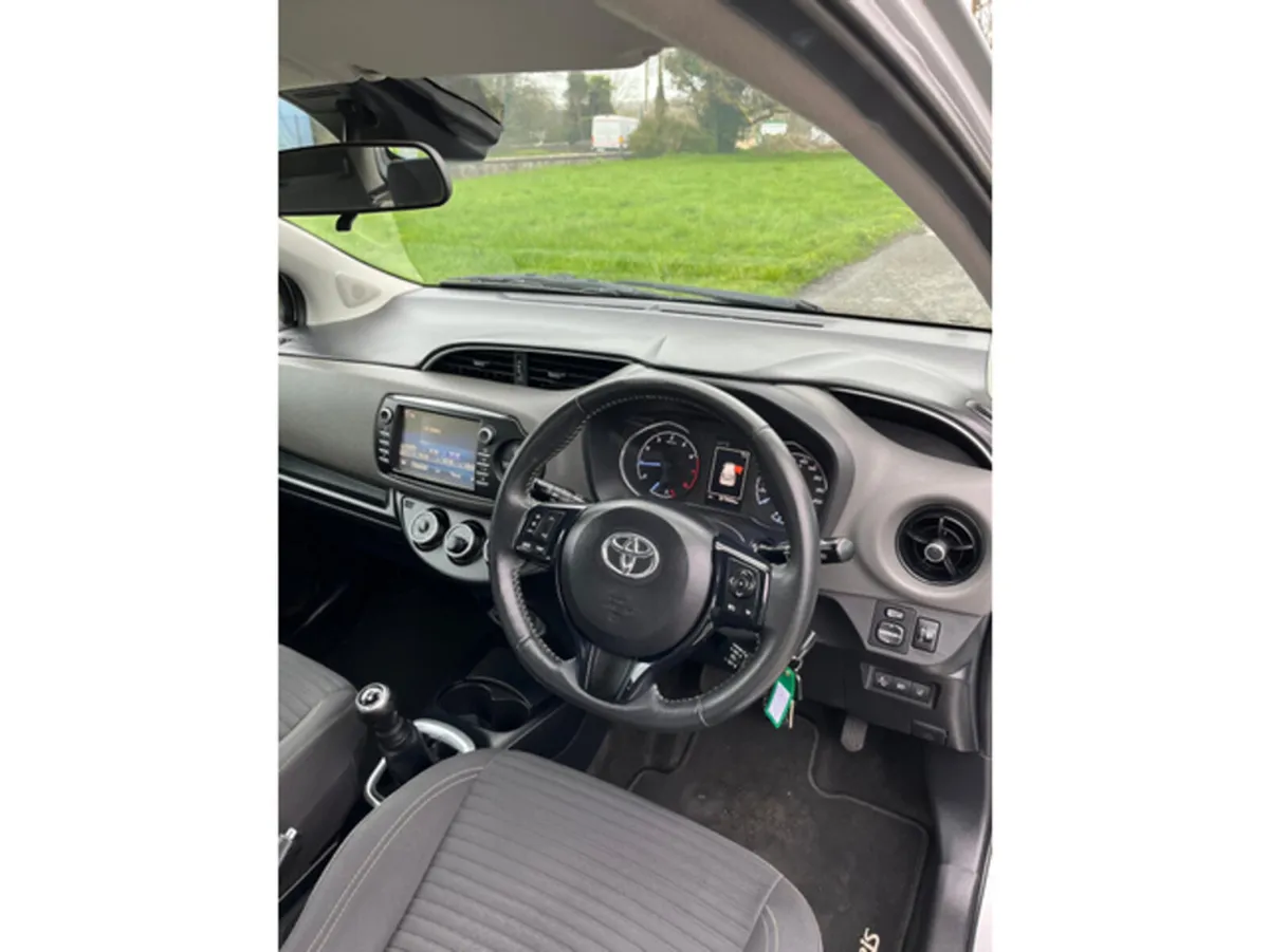 Toyota Yaris Hatchback, Petrol, 2019, Grey