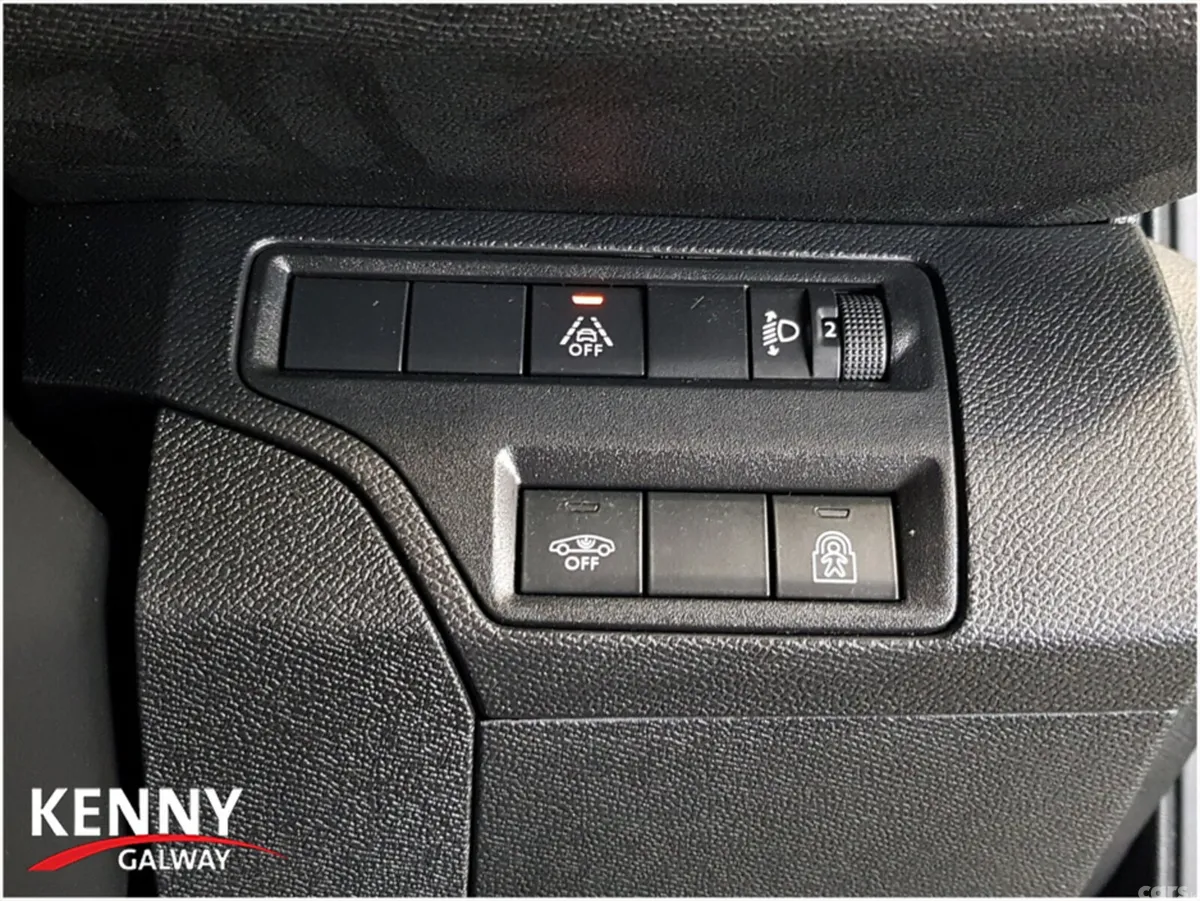 Peugeot 3008 MPV, Diesel, 2023, Grey