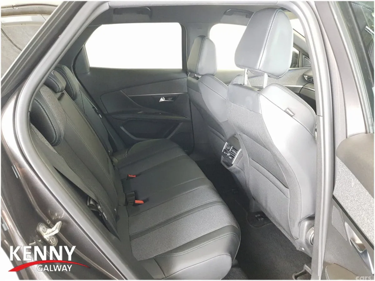 Peugeot 3008 MPV, Diesel, 2023, Grey