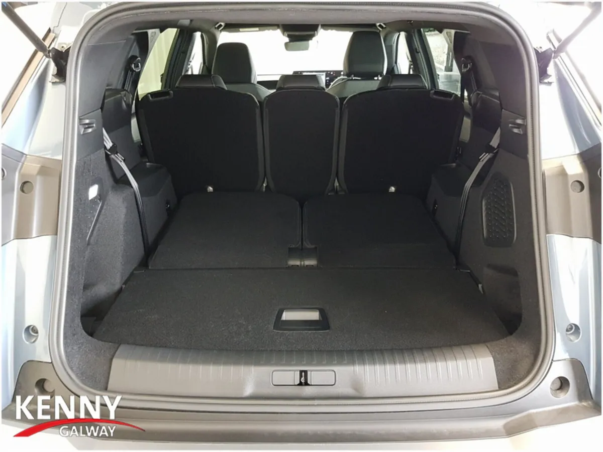 Peugeot 5008 MPV, Electric, 2026, Blue