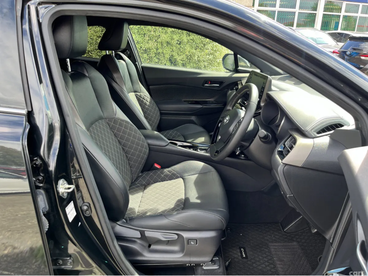 Toyota C-HR SUV, Petrol Hybrid, 2023, Black