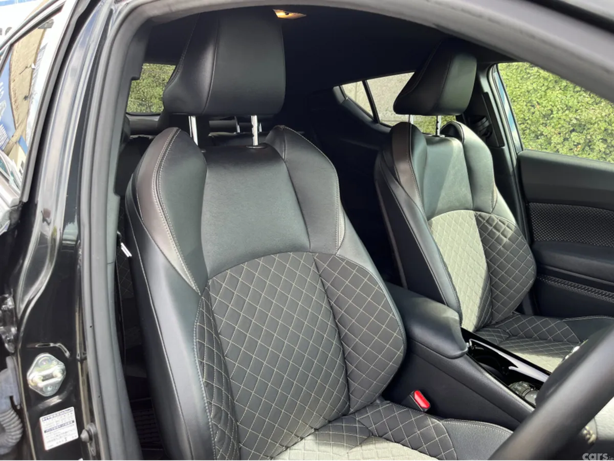 Toyota C-HR SUV, Petrol Hybrid, 2023, Black
