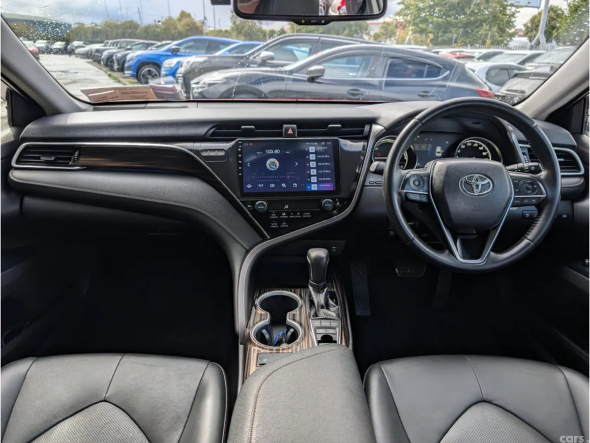 Toyota Camry Saloon, Petrol Hybrid, 2018, Red