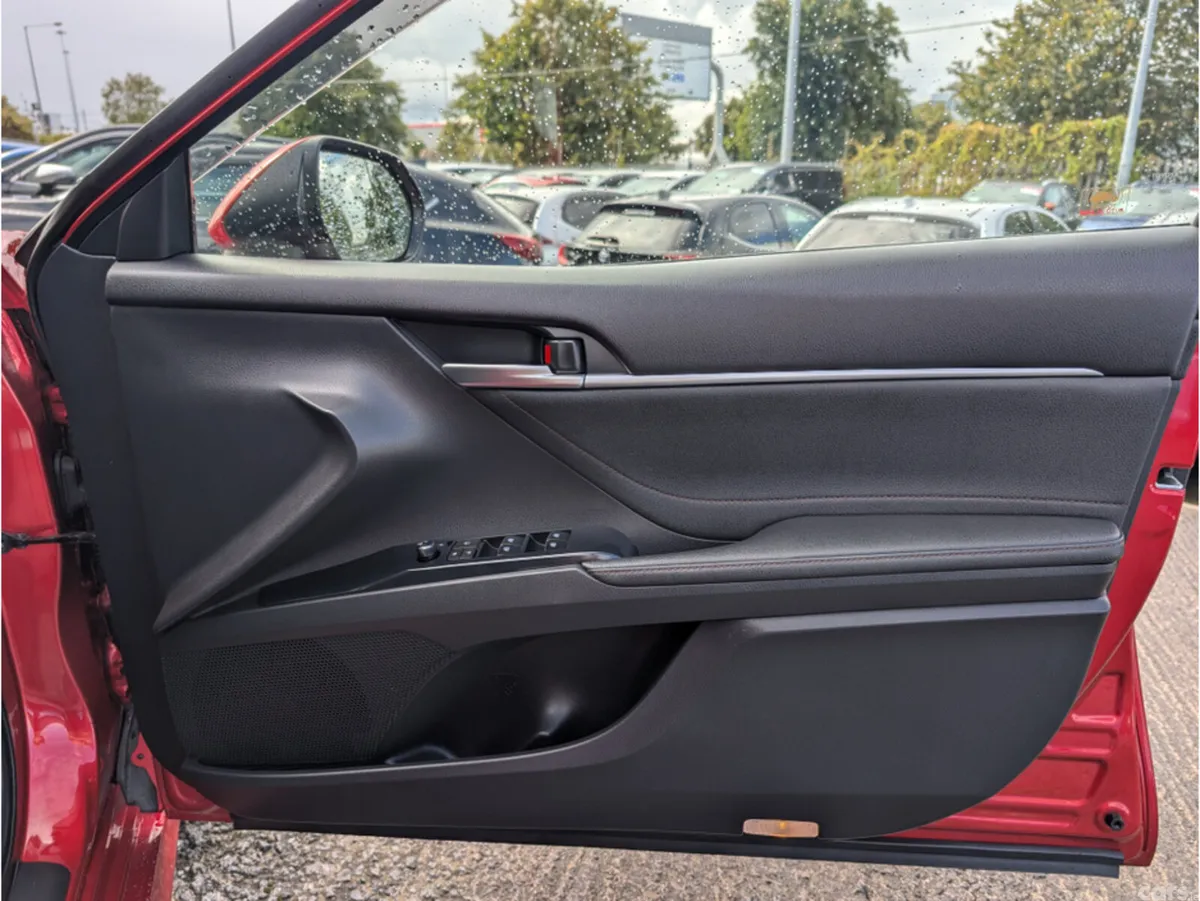 Toyota Camry Saloon, Petrol Hybrid, 2018, Red