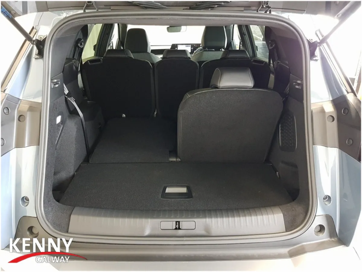 Peugeot 5008 MPV, Electric, 2026, Blue