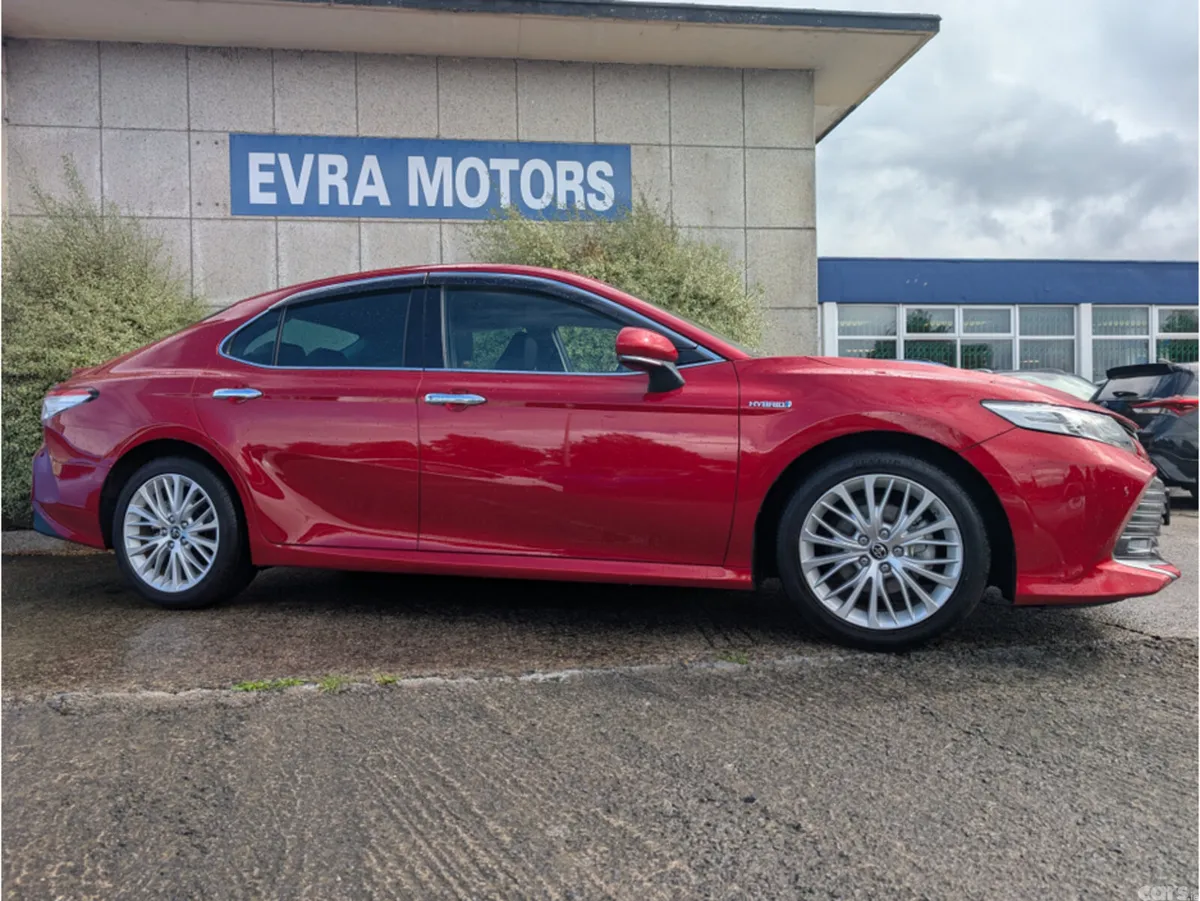 Toyota Camry Saloon, Petrol Hybrid, 2018, Red