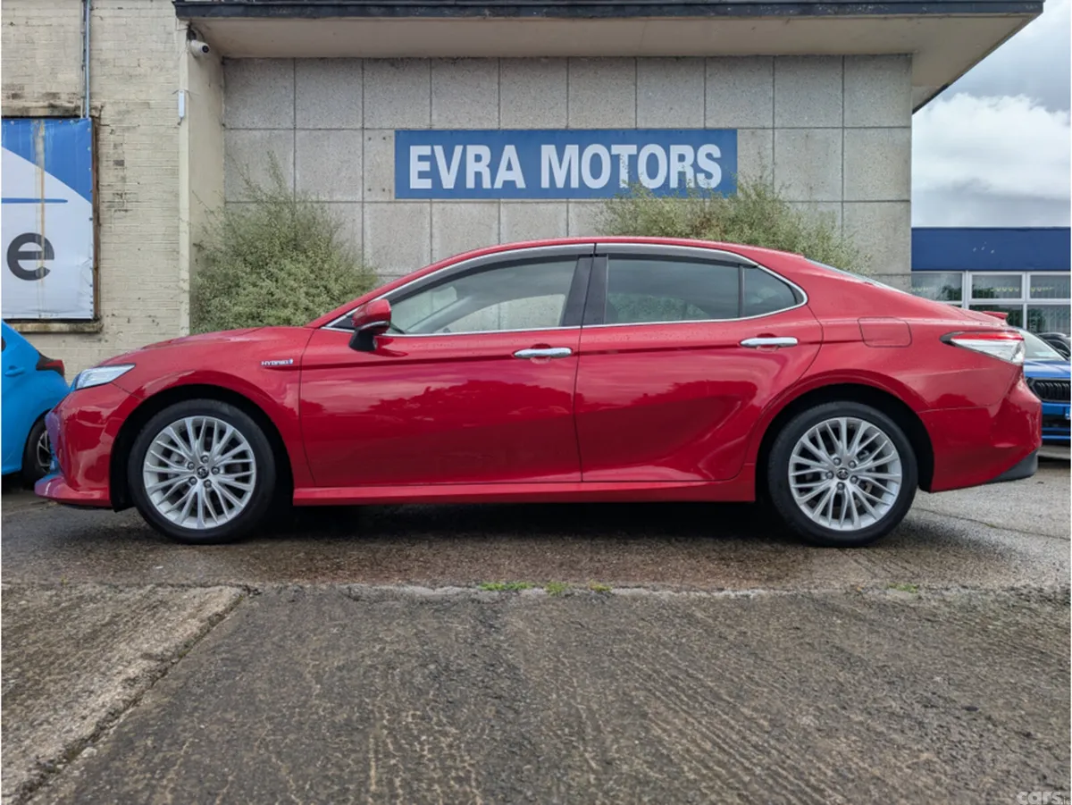 Toyota Camry Saloon, Petrol Hybrid, 2018, Red