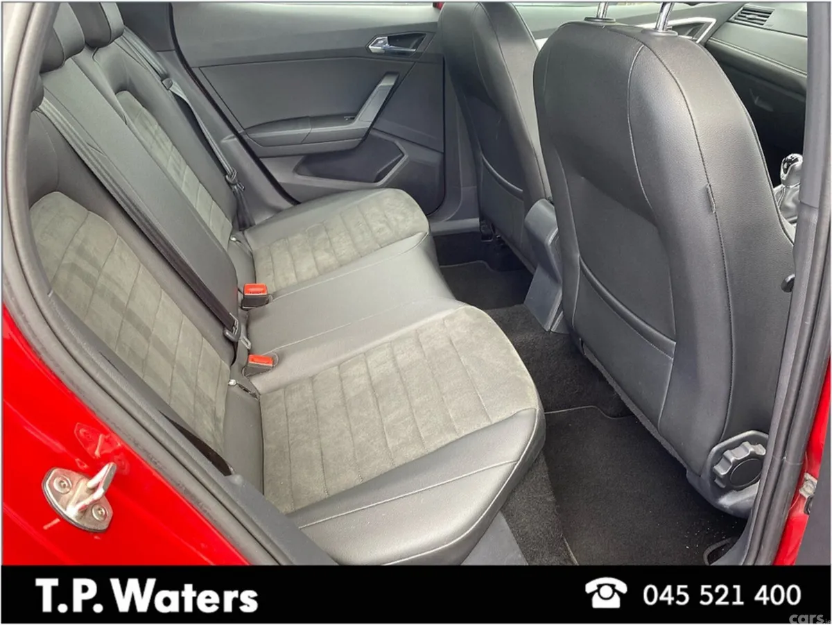 SEAT Arona Hatchback, Diesel, 2019, Red