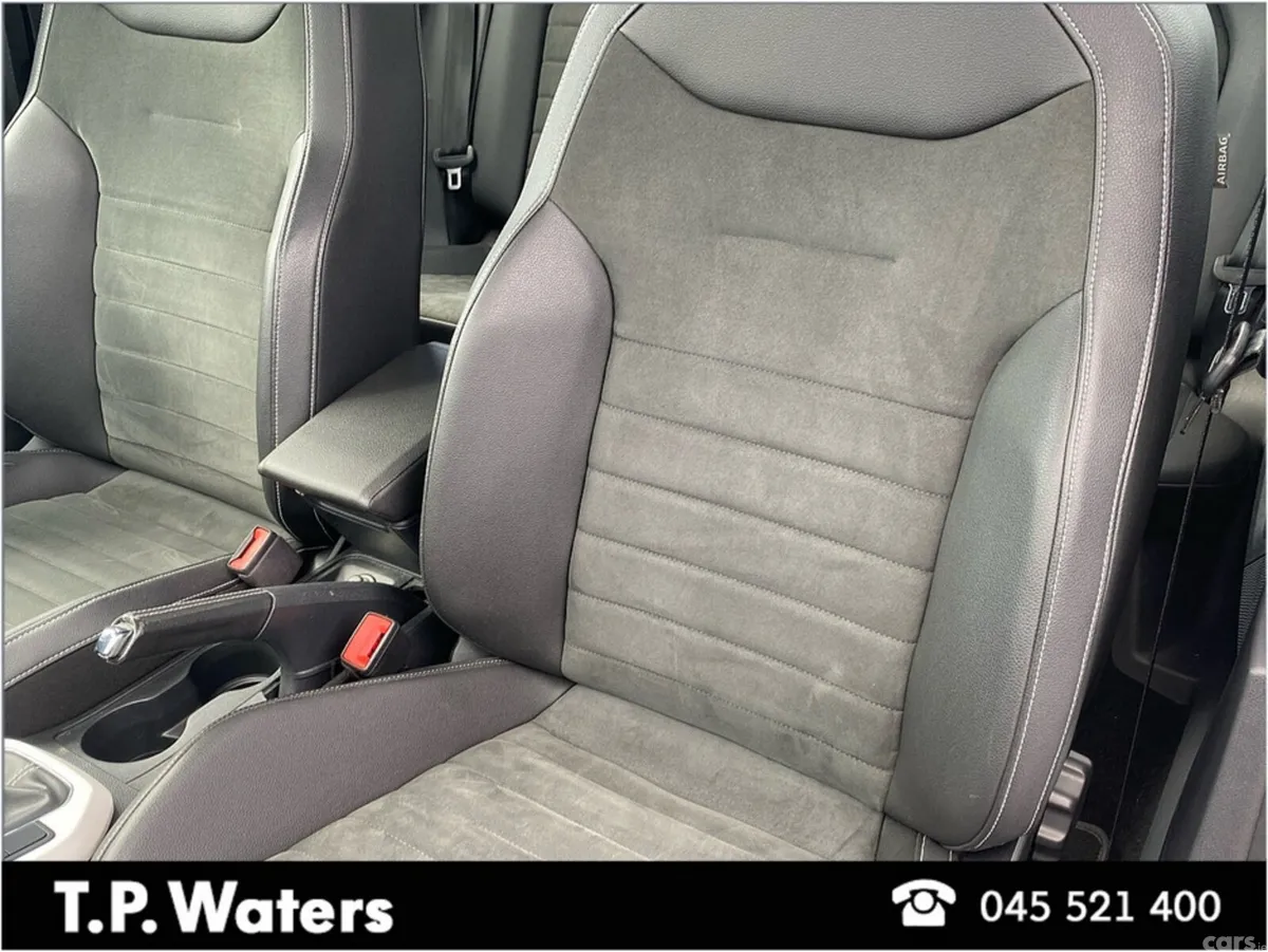 SEAT Arona Hatchback, Diesel, 2019, Red