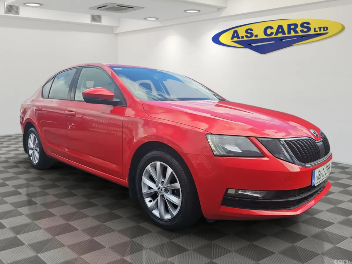 Skoda Octavia Hatchback, Diesel, 2018, Red