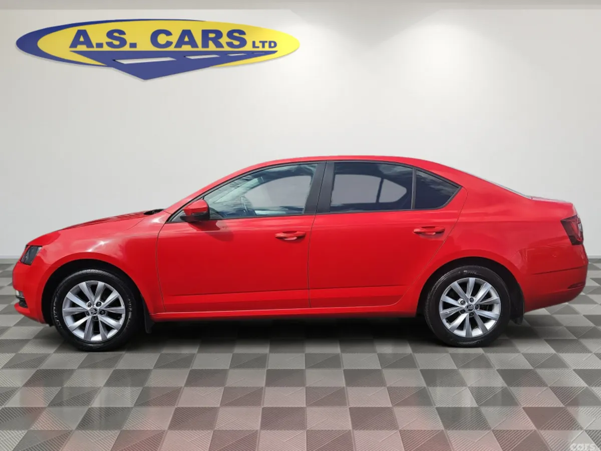 Skoda Octavia Hatchback, Diesel, 2018, Red