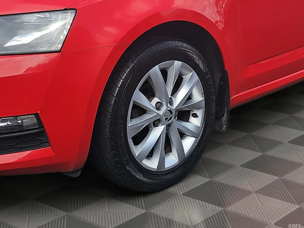 Skoda Octavia Hatchback, Diesel, 2018, Red