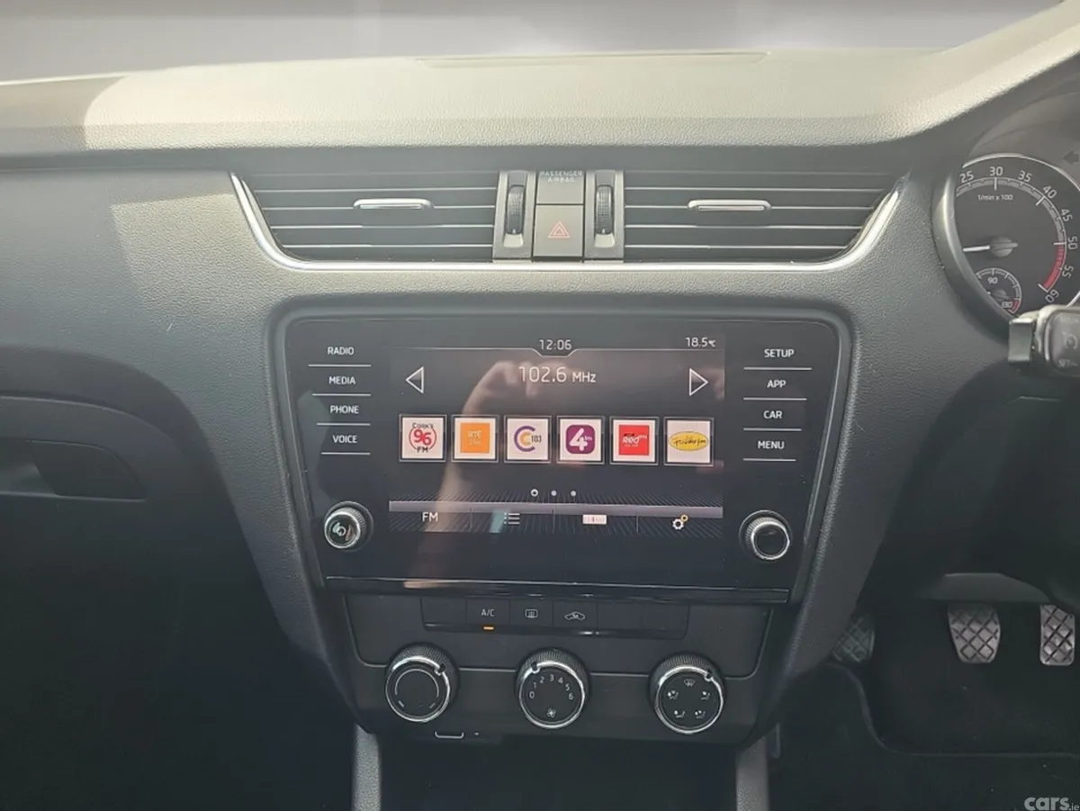 Skoda Octavia Hatchback, Diesel, 2018, Red