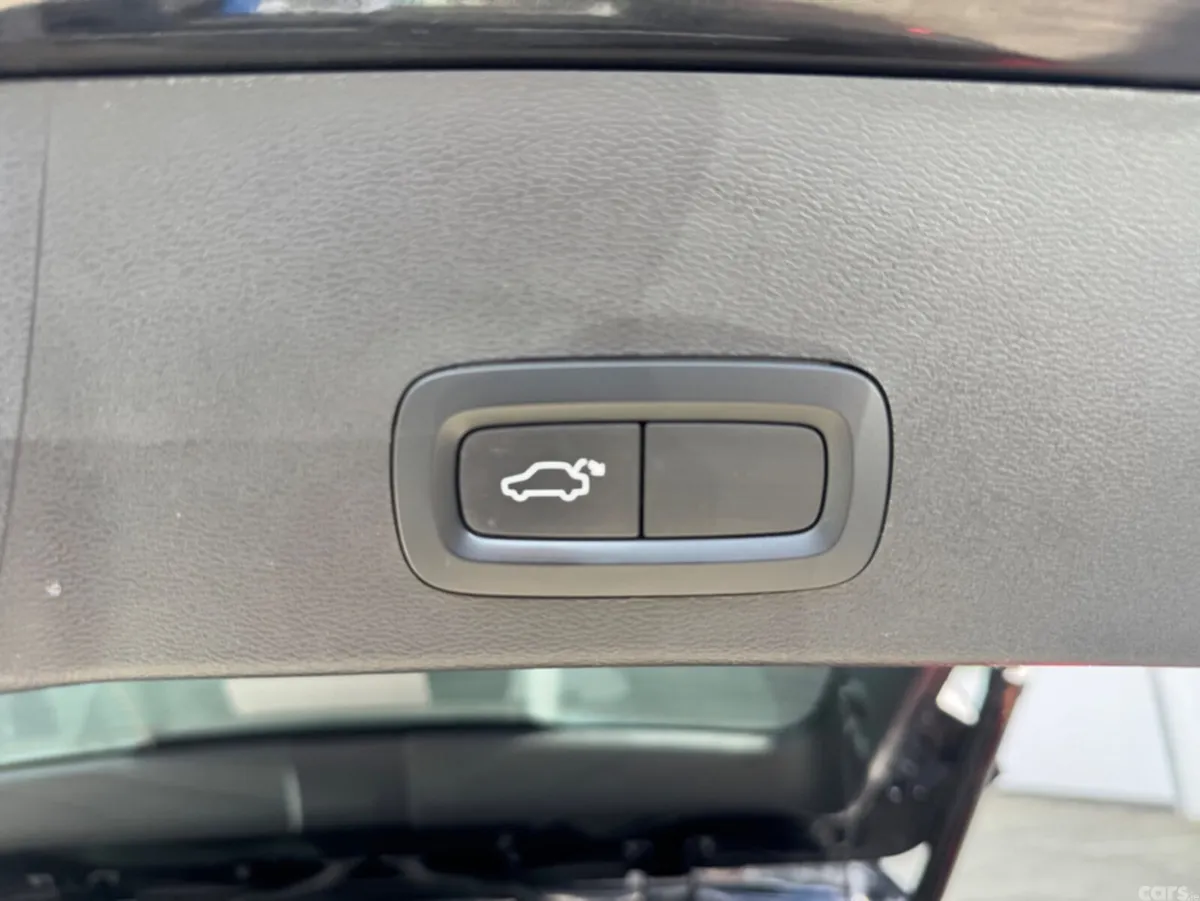 Volvo XC40 Estate, Petrol Plug-in Hybrid, 2020, Black
