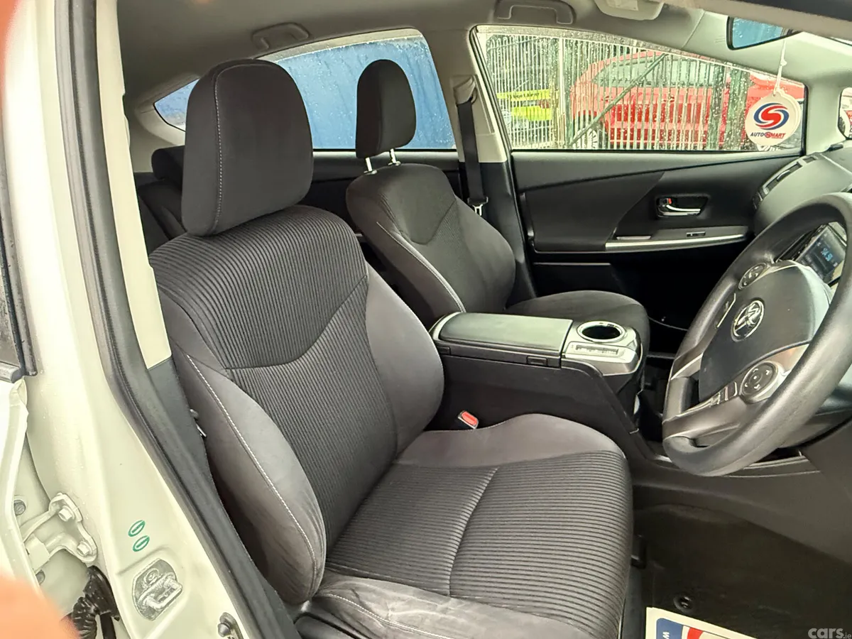 Toyota Prius Hatchback, Petrol Hybrid, 2015, White